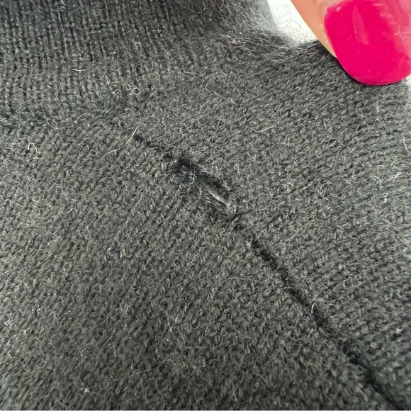 Shanghai Tang 100% cashmere black sweater. - Picture 5 of 8